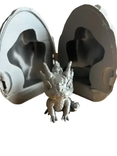 Dragon de roche dans son oeuf